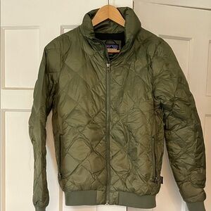 Patagonia Women's Green Quilted Puffer Jacket